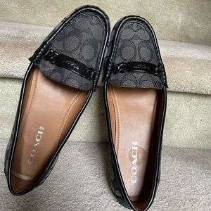 Coach 8 women’s logo driving loafers “olive” black/ grey,